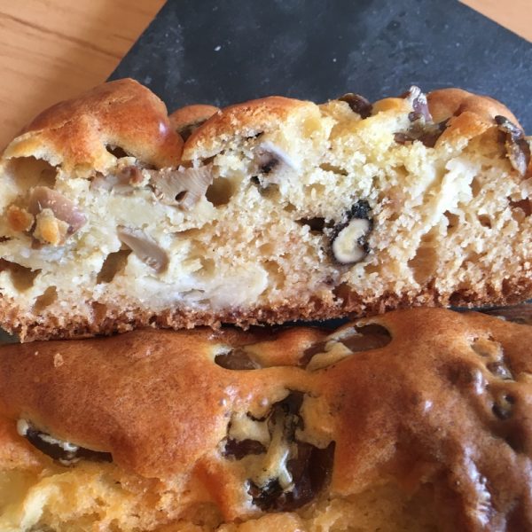 Cake au chèvre, noix et champignons (Herzhafter Kastenkuchen mit ...