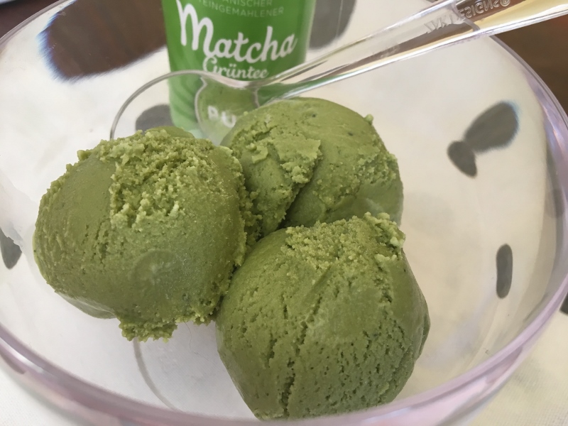 Cremiges Matcha-Eis - Typisch Französisch!