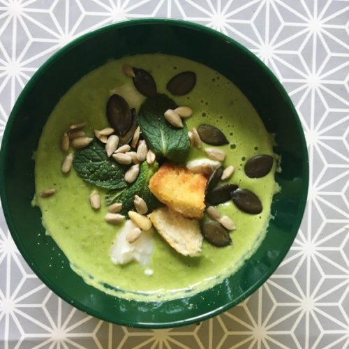 Crème de petits pois au chèvre et aux croûtons (Französische ...