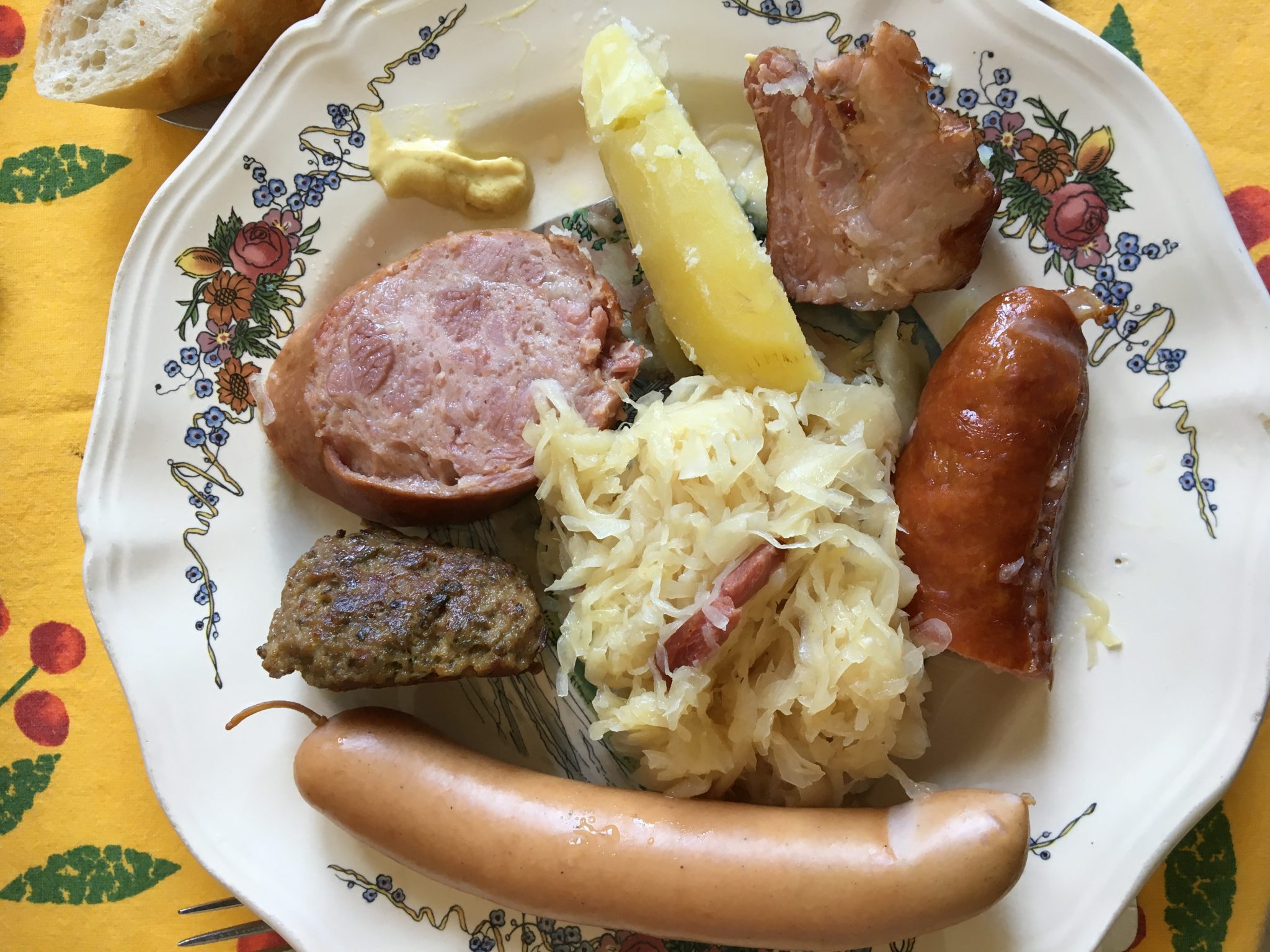Choucroute garnie (Sauerkraut auf Elsässische Art) - Typisch Französisch!